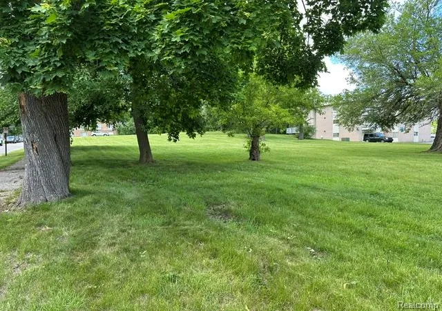 2nd image of 122 Washington St, Pontiac, MI 48341 | MLS# 61005472