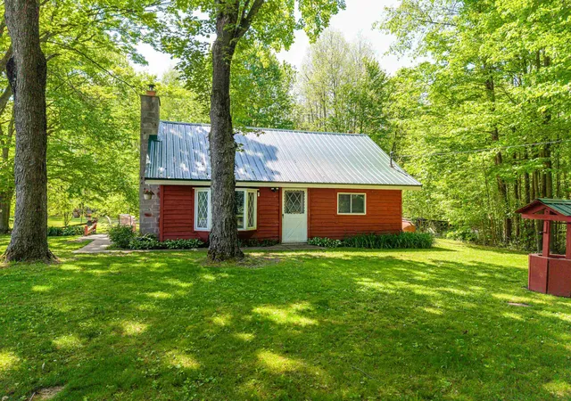 3rd image of 6720 N Rodgers Ave, Harrison, MI 48625 | MLS# 50209317