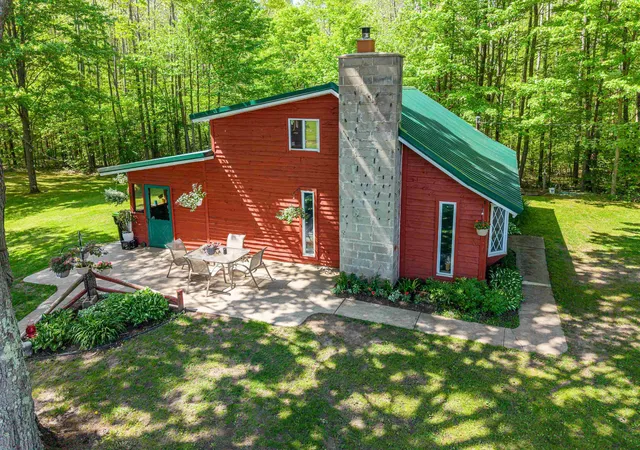 4th image of 6720 N Rodgers Ave, Harrison, MI 48625 | MLS# 50209317