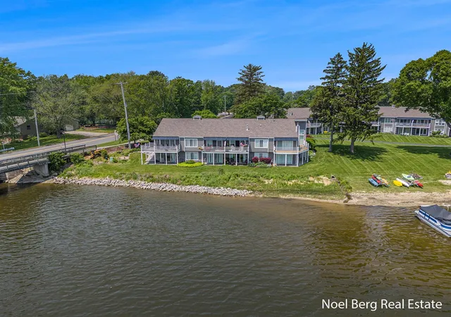 Photo 1 of Condo for sale at 606 Edgewater Ct, Spring Lake, MI 49456 | MLS# 70455102 | Listing updated on 2026-02-14