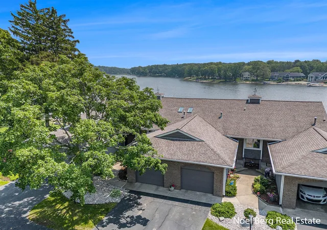 Photo 2 of Condo for sale at 606 Edgewater Ct, Spring Lake, MI 49456 | MLS# 70455102 | Listing updated on 2026-02-14