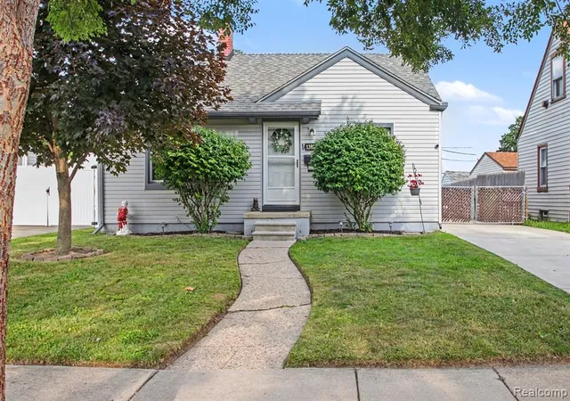 Photo 1 of Sale Pending at 13825 Pearl St, Southgate, MI 48195 1878 | MLS# 61022455 | Listing updated on 2026-08-28