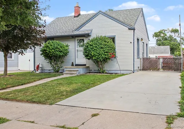 Photo 2 of Sale Pending at 13825 Pearl St, Southgate, MI 48195 1878 | MLS# 61022455 | Listing updated on 2026-08-28