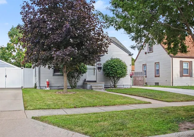 Photo 3 of Sale Pending at 13825 Pearl St, Southgate, MI 48195 1878 | MLS# 61022455 | Listing updated on 2026-08-28