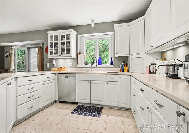 Photo 4 of Single family home for sale at 5537 Bentbrook St, Kentwood, MI 49508 | MLS# 70534803 | Listing updated on 2026-09-16