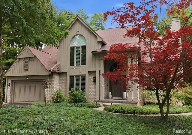 Photo 1 of Sale Pending at 4979 Oak Holw, West Bloomfield, MI 48323 1541 | MLS# 61022380 | Listing updated on 2026-08-26