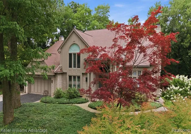 Photo 2 of Sale Pending at 4979 Oak Holw, West Bloomfield, MI 48323 1541 | MLS# 61022380 | Listing updated on 2026-08-26