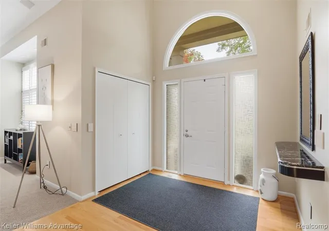 Photo 3 of Sale Pending at 4979 Oak Holw, West Bloomfield, MI 48323 1541 | MLS# 61022380 | Listing updated on 2026-08-26