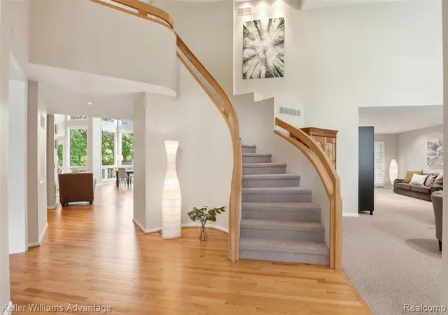 Photo 4 of Sale Pending at 4979 Oak Holw, West Bloomfield, MI 48323 1541 | MLS# 61022380 | Listing updated on 2026-08-26