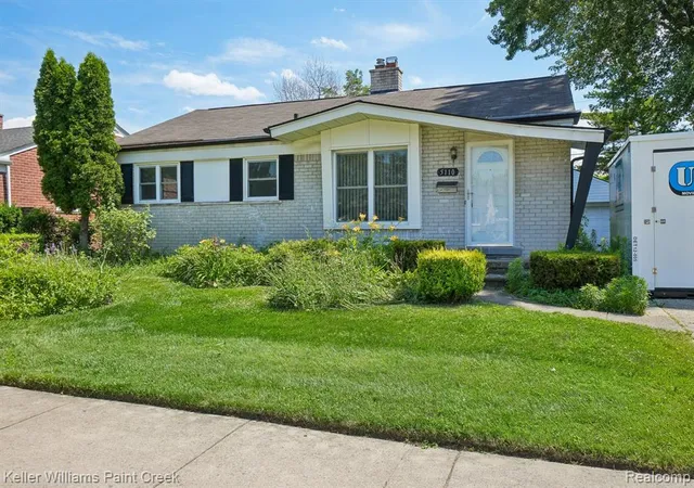 Photo 2 of Sale Pending at 5110 Lyons Cir, Warren, MI 48092 | MLS# 61008415 | Listing updated on 2026-07-13
