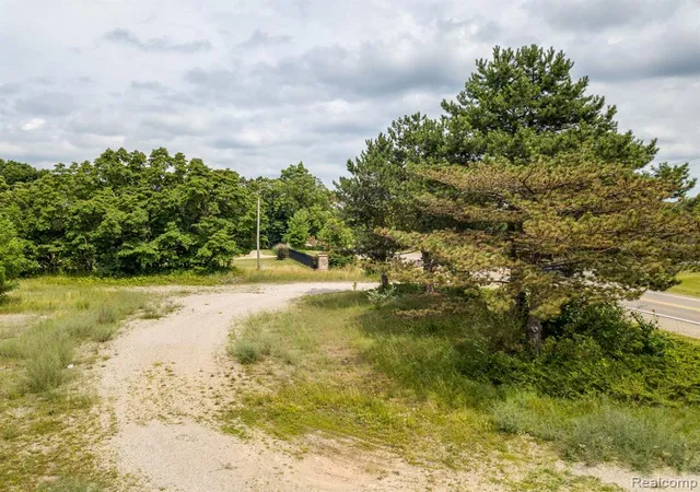 11th image of 3175 Grange Hall Rd, Holly, MI 48442 | MLS# 60314136
