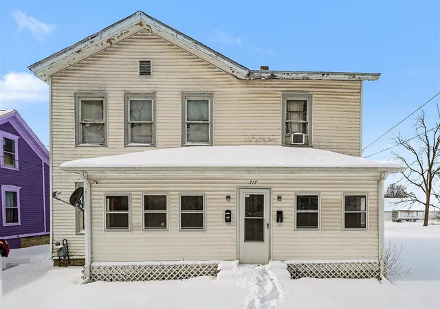 Homes for sale in Albion, MI | 717 N Eaton St, Albion, MI 49224 | MLS# 70517364