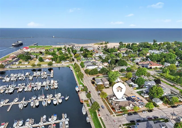 2nd image of 502 W Loomis St #103, Ludington, MI 49431 | MLS# 70553428