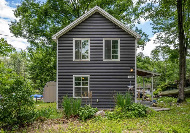Photo 2 of Single family home for sale at 5311 Pointview Dr, Harrison, MI 48625 | MLS# 50202585 | Listing updated on 2026-06-20