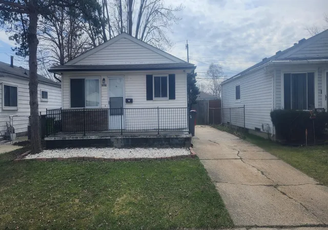 Single Family Residence at 19782 Woodward St, Clinton Township, MI 48035 | MLS# 50170621 | | Sold on 2025-04-25