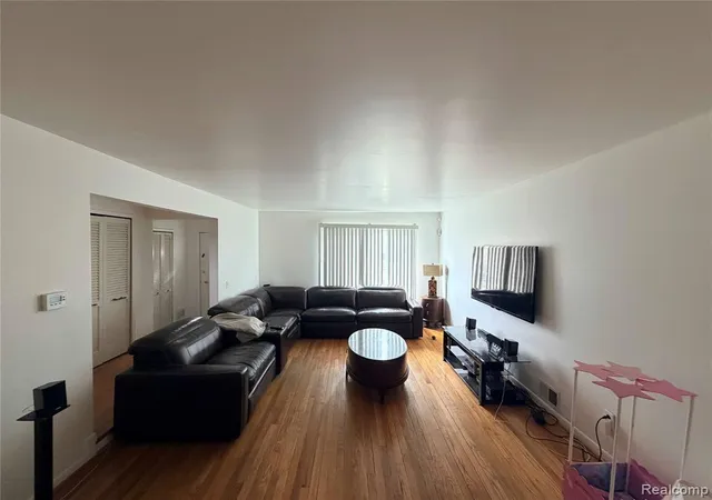 Photo 10 of Single family home for sale at 24660 Manistee St, Oak Park, MI 48237 | MLS# 60993832 | Listing updated on 2026-08-14