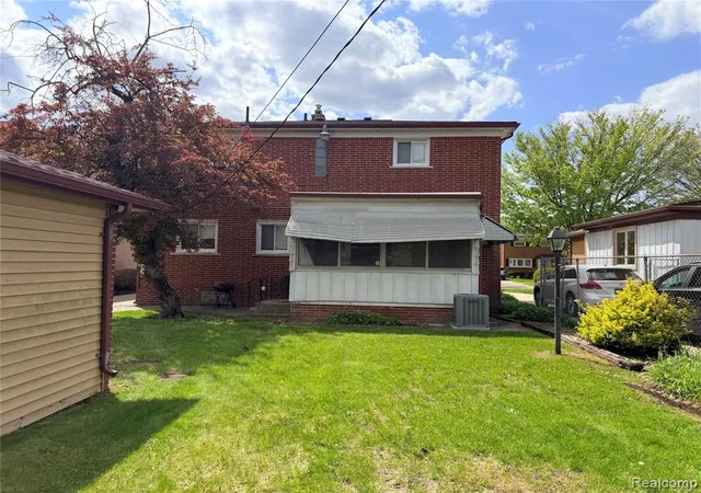 Photo 4 of Single family home for sale at 24660 Manistee St, Oak Park, MI 48237 | MLS# 60993832 | Listing updated on 2026-08-14