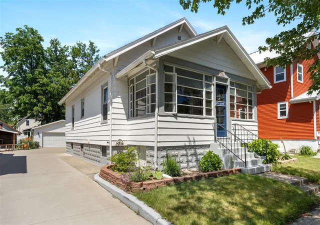 Homes for sale in Grand Haven, MI | 909 Slayton Ave, Grand Haven, MI 49417 | MLS# 70542205