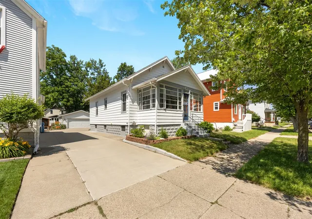 Homes for sale in Grand Haven, MI | 909 Slayton Ave, Grand Haven, MI 49417 | MLS# 70542205