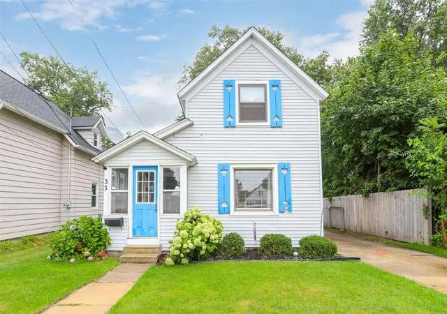 Photo 1 of Single family home for sale at 33 S State St, Zeeland, MI 49464 | MLS# 70555257 | Listing updated on 2026-09-15