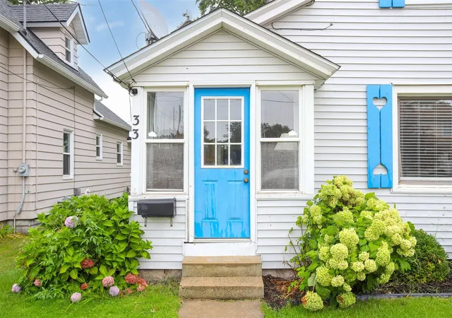Photo 3 of Single family home for sale at 33 S State St, Zeeland, MI 49464 | MLS# 70555257 | Listing updated on 2026-09-15