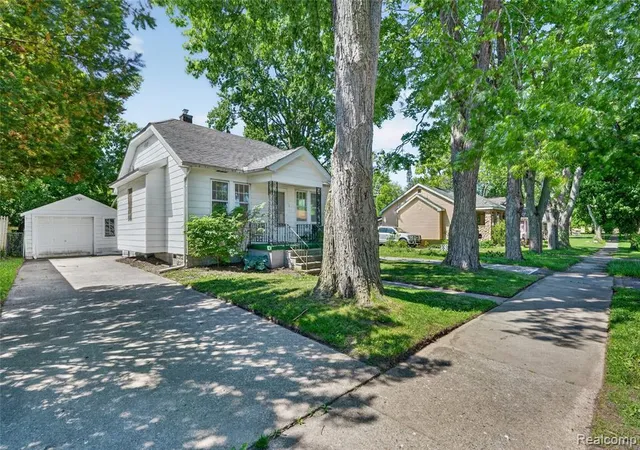 Photo 2 of Sale Pending at 29 W New York Ave, Pontiac, MI 48340 | MLS# 60995984 | Listing updated on 2026-09-14