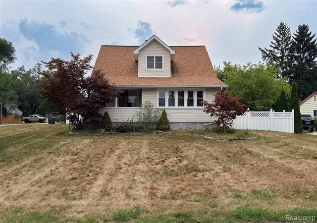 Photo 2 of Single family home for sale at 20403 Hugh St, Livonia, MI 48152 1846 | MLS# 61025017 | Listing updated on 2026-08-28
