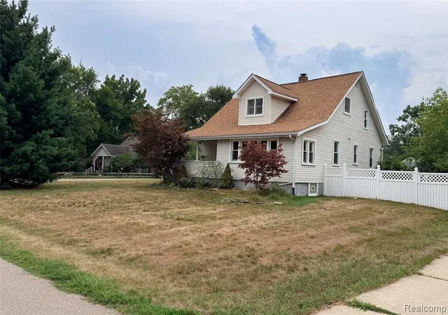 Photo 3 of Single family home for sale at 20403 Hugh St, Livonia, MI 48152 1846 | MLS# 61025017 | Listing updated on 2026-08-28