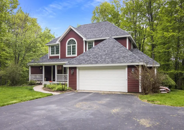 2nd image of 6261 S Westwood Pkwy, Suttons Bay, MI 49682 | MLS# 80071636