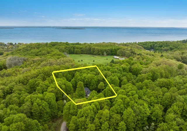 4th image of 6261 S Westwood Pkwy, Suttons Bay, MI 49682 | MLS# 80071636