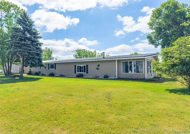Homes for sale in Au Gres, MI | 1656 S Riverside Dr, Au Gres, MI 48703 | MLS# 61001691