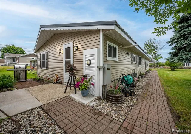 Homes for sale in Au Gres, MI | 1656 S Riverside Dr, Au Gres, MI 48703 | MLS# 61001691