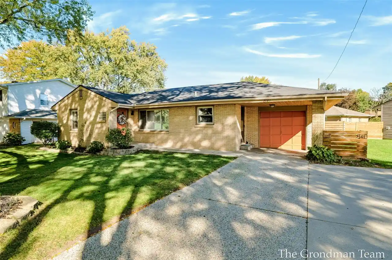 Photo 1 of Sale Pending at 2141 Apple Ave, Grand Rapids, MI 49504 | MLS# 70563731 | Listing updated on 2026-10-22