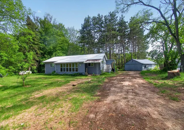 Homes for sale in Riverdale, MI | 11148 E Howard City Edmore Rd, Riverdale, MI 48877 | MLS# 80069331