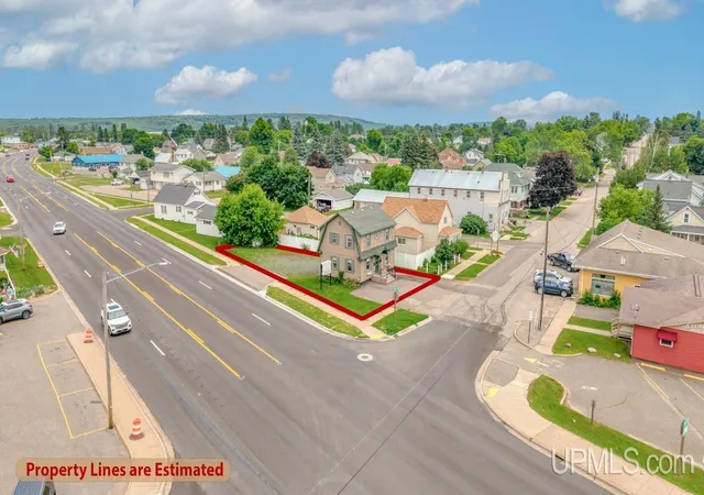 Homes for sale in Iron Mountain, MI | 212 E Margaret St, Iron Mountain, MI 49801 | MLS# 50189709