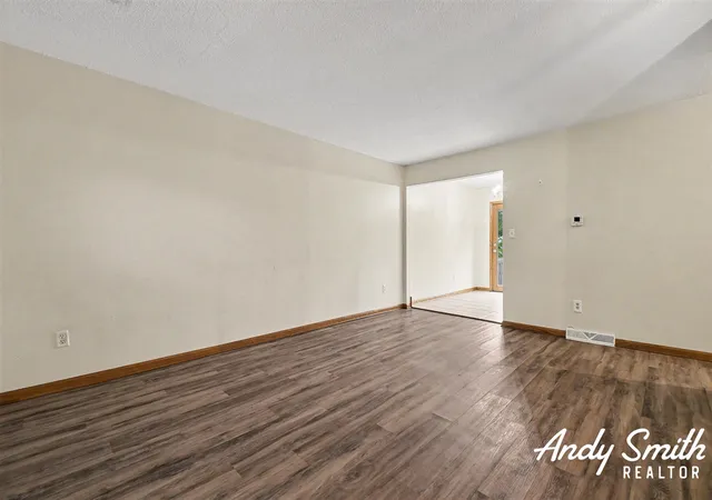 Photo 3 of Sale Pending at 400 402 60th Street, Grand Rapids, MI 49548 | MLS# 70541800 | Listing updated on 2026-09-03