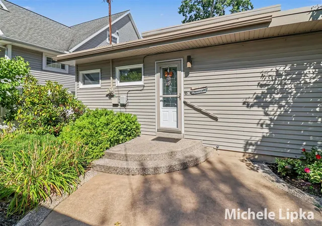 Photo 4 of Sale Pending at 570 Bear Lake Rd, Muskegon, MI 49445 | MLS# 70554994 | Listing updated on 2026-09-24