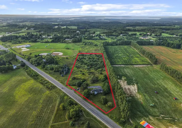 2nd image of 425 Garfield Road, S, Traverse City, MI 49686 | MLS# 80072554