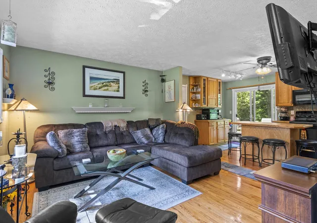 4th image of 3961 Dogwood Dr, Traverse City, MI 49696 | MLS# 80070575