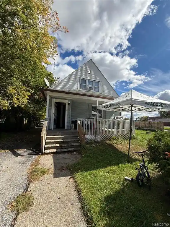 Photo 1 of Single family home for sale at 954 S 12th Street, Saginaw, MI 48601 | MLS# 61038327 | Listing updated on 2026-10-15