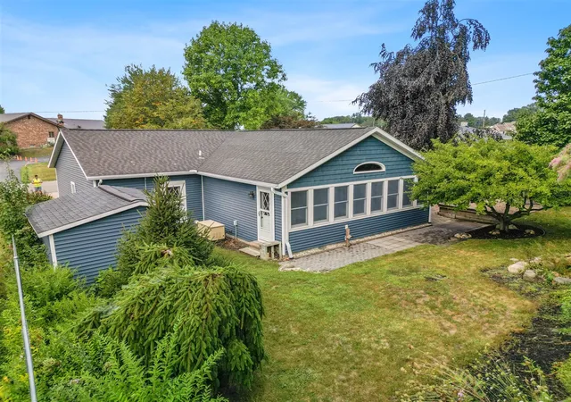 Photo 3 of Single family home for sale at 716 Valley Ave, Fremont, MI 49412 | MLS# 70555426 | Listing updated on 2026-09-16