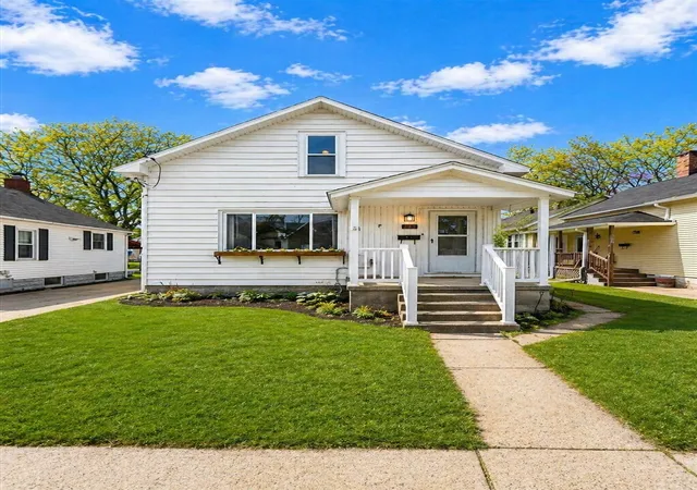 Homes for sale in Manistee, MI | 289 6Th St, Manistee, MI 49660 | MLS# 70521946