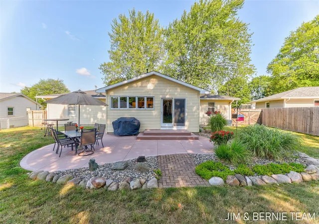 3rd image of 7026 Southwood Dr, Jenison, MI 49428 | MLS# 70550410