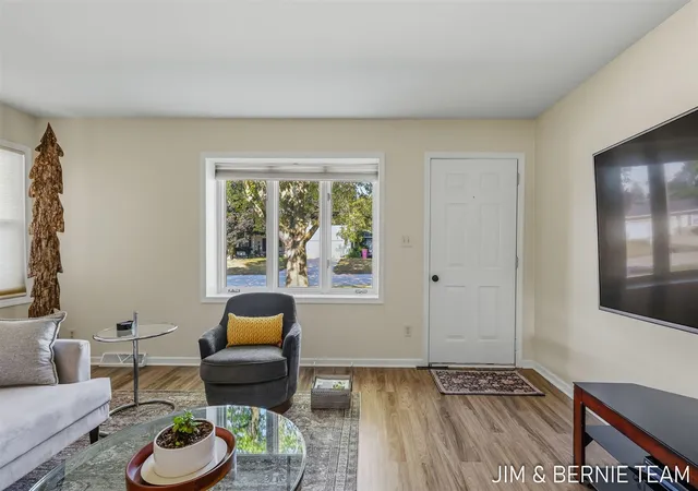 4th image of 7026 Southwood Dr, Jenison, MI 49428 | MLS# 70550410