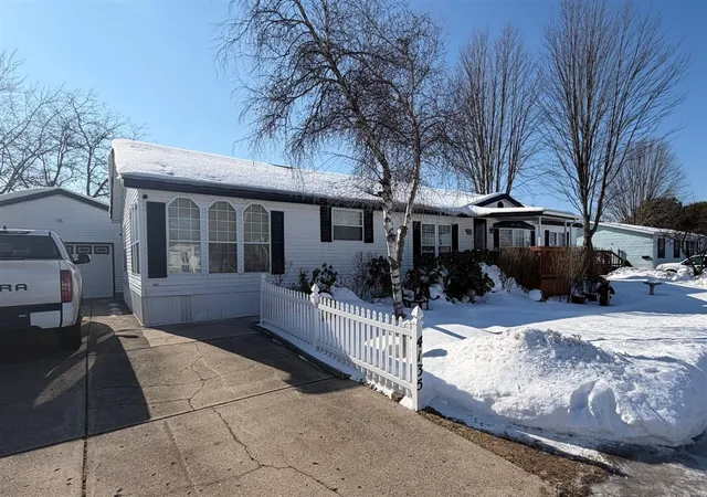 Homes for sale in Muskegon, MI | 4135 Sawgrass Trl, Muskegon, MI 49442 | MLS# 70515089