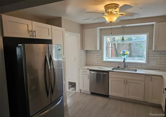 Photo 4 of Single family home for sale at 23091 Sussex St, Oak Park, MI 48237 | MLS# 61021602 | Listing updated on 2026-08-16