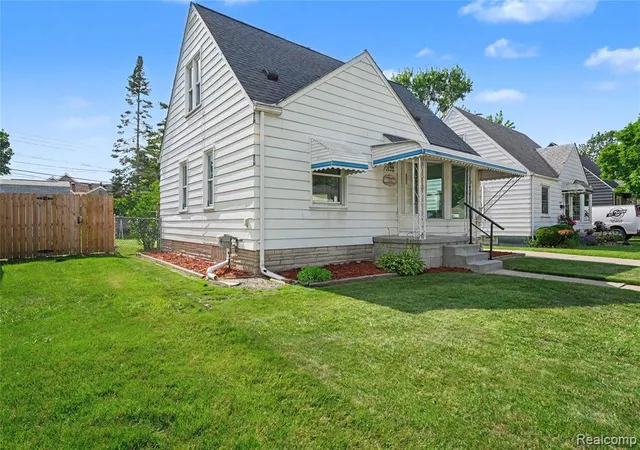 Homes for sale in Madison Heights, MI | 26313 Delton St, Madison Heights, MI 48071 | MLS# 61005809