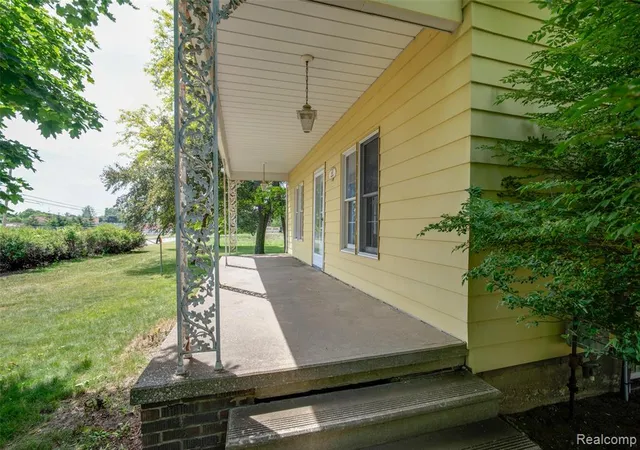 Homes for sale in Corunna, MI | 607 E King St, Corunna, MI 48817 | MLS# 61000303