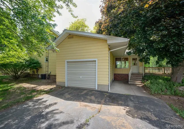 Homes for sale in Corunna, MI | 607 E King St, Corunna, MI 48817 | MLS# 61000303