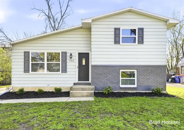 Homes for sale in Grand Rapids, MI | 1742 Woodlawn Ave, Grand Rapids, MI 49506 | MLS# 70527167